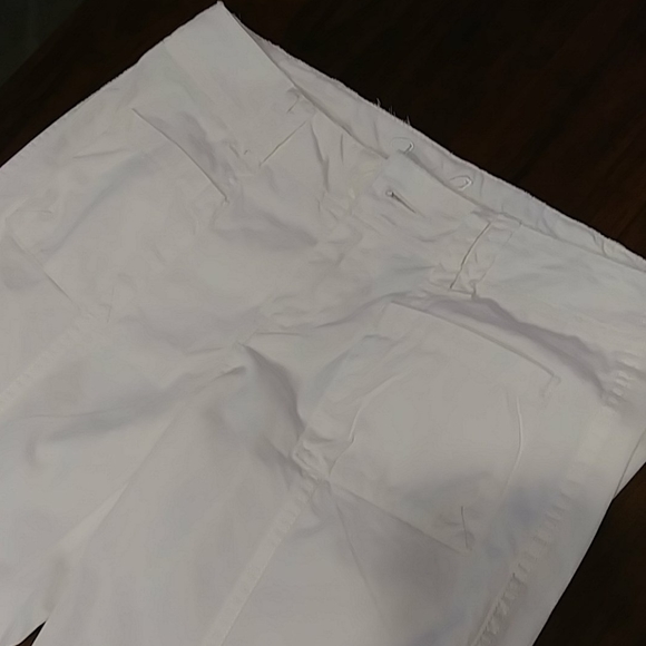 White capri - Picture 2 of 3